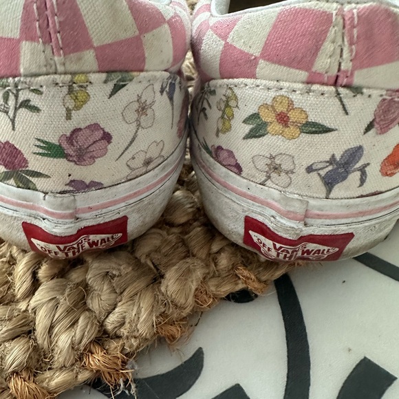 Vans Off The Wall, Women’s 8, Mens 6.5
Floral Pink Checker Slip-On Sneakers - Picture 6 of 9